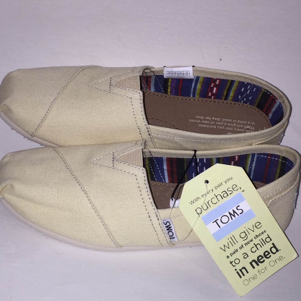 Toms classic Light Beige slip on shoes NEW - Picture 2 of 3